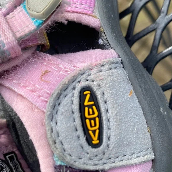 Preowned Keen Toddler girl Multicolor Striped Closed-Toe Sandals 8 US excellent - Picture 3 of 11